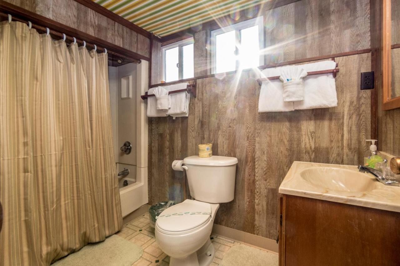 Elbow'S Inn Rockaway Beach Ngoại thất bức ảnh